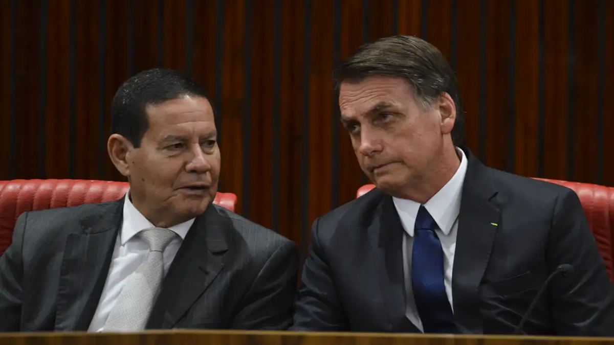 STF manda Mourão explicar à PF telefonema com Bolsonaro